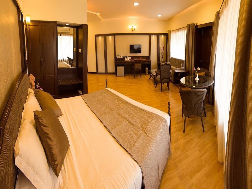 Hotel Lake View Ashok Bhopal Exterior photo